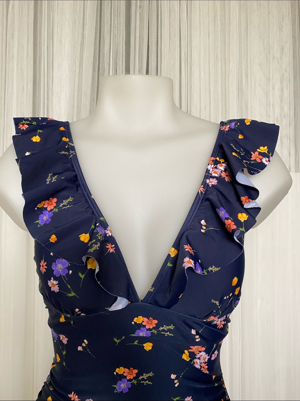 Cupshe Woman’s Navy Floral Ruffle One-Piece Swimsuit Size 6-8 - Picture 8 of 12